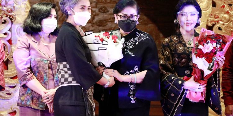 Dekranasda Provinsi Bali Buka Pameran IKM Bali Bangkit Tahap 2 Tahun 2022