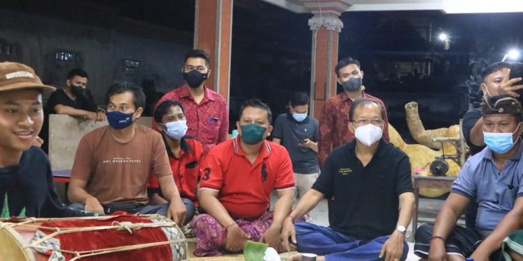 Usai Tinjau Infrastruktur G20, Gubernur Koster Mendadak Kunjungi Pembuatan Ogoh – Ogoh ‘Raksasa’ di Tabanan