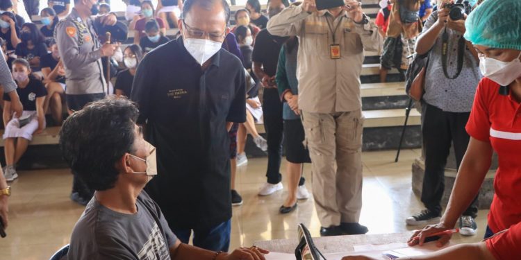 Dukung Kedatangan Wisman Tanpa Karantina,Gubernur Koster Kebut Capaian 30 Persen Vaksinasi Booster