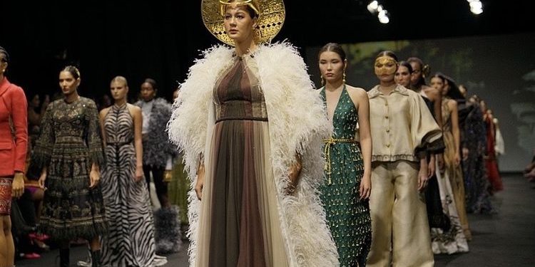 Paula Verhoeven Kembali ke Runway Setelah 3 Tahun Vakum