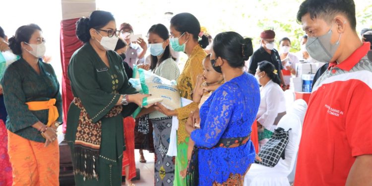 Ketua TP PKK Bali Gelar Aksi Sosial Berbakti & Berbagi