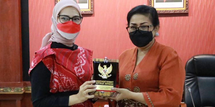 Terima Kunjungan Staf Khusus Presiden Angkie Yudistia, Ny.Putri Koster Apresiasi Perhatian dari Pemerintah Pusat Kepada Penyandang disabilitas Di Bali