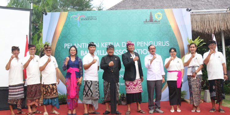 Kukuhkan Pengurus BVA Periode 2031-2026, Wagub Cok Ace Tekankan Sinergitas Dengan Pemda Guna Percepat Pemulihan Pariwisata