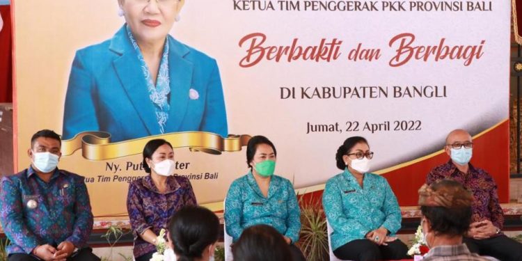 Ny.Putri Koster Kembali Gelar Aksi sosial “Berbakti dan Berbagi” di  Kabupaten Bangli