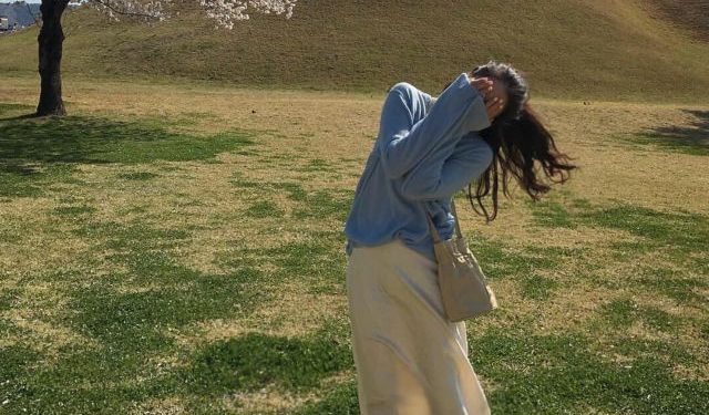 Tips Mix and Match Oversized Outfit Untuk Tubuh Mungilmu Ala Korea