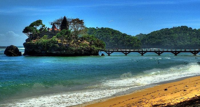 Pantai Timang, Tempat Wisata di Yogyakarta yang Menguji Adrenalin