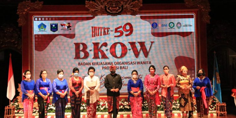 Peringati HUT ke-59 BKOW, Wagub Cok Ace Ajak Kepengurusan dan Anggota BKOW turut Serta Berperan Mengentaskan Fenomena Sosial