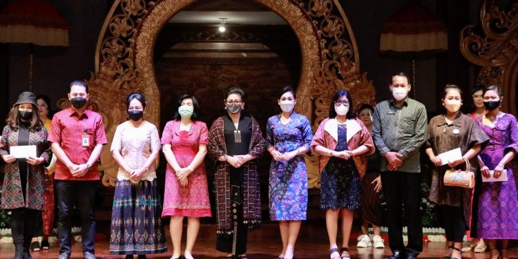 Secara Resmi, Ny.Putri Koster Buka Pameran IKM Bali Bangkit Tahap IV Tahun 2022