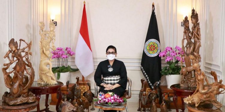 Buka Webinar Bulanan,  Ny. Putri Suastini Koster Ajak Semua Pihak Pahami Faktor Terjadinya Kekerasan Dalam Rumah Tangga