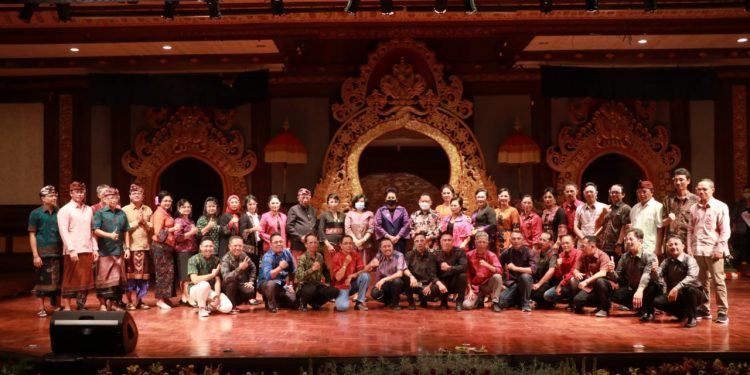 Ketua Dekranasda Bali Hadiri Acara Fashion Show Pameran IKM Bali Bangkit Tahap IV Tahun 2022
