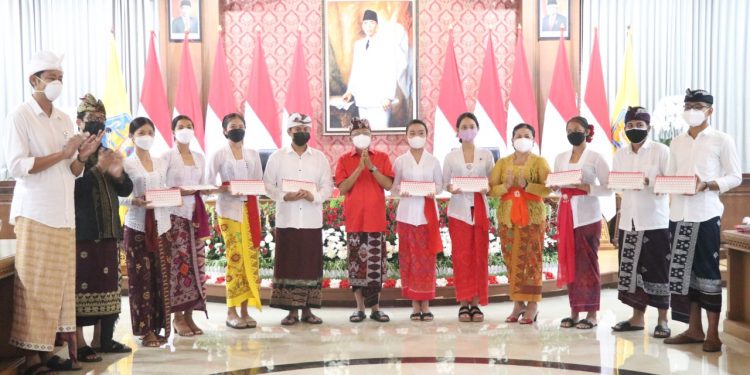 Gubernur Koster Adakan 1 Unit Laboratorium Keyboard Aksara Bali ke Semua SMAN/SMK Negeri di Bali