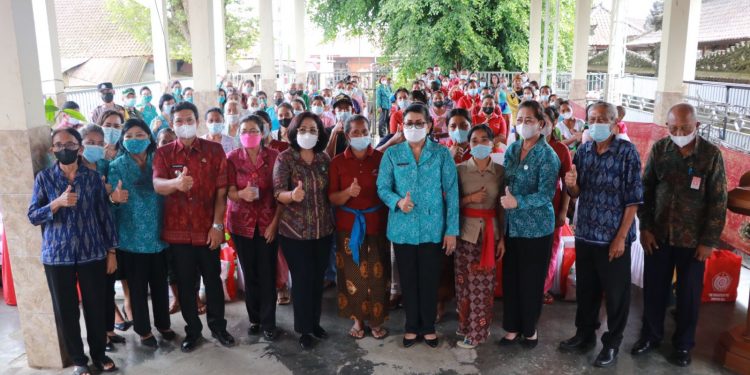 Ny.Putri Koster Bersama Anggota TP PKK Bali Gelar “Menyapa & Berbagi” di Kabupaten Buleleng