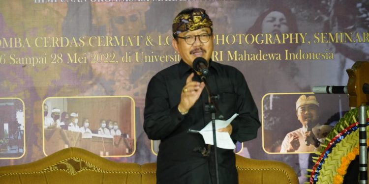Wagub Cok Ace Buka Seminar ‘Kerauhan’ di Kampus PGRI Mahadewa Indonesia