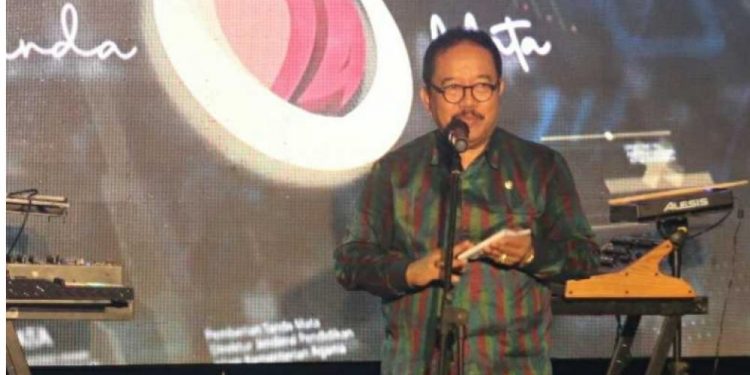 Wagub Cok Ace Hadiri Acara Pemberian Tanda Mata kepada Pemerintah Daerah Tk. I & II