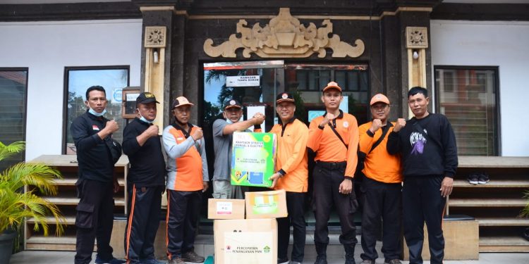 Percepat Penanganan PMK, Satgas PMK Provinsi Bali Serahkan Bantuan Logistik Ke Satgas PMK Kabupaten/Kota se Bali