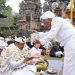 Wagub Cok Ace Ngayah “Nopeng Dalem Sidakarya ” Di Pura Mandara Giri Semeru Agung Senduro Lumajang