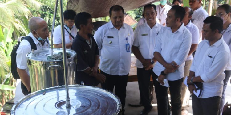 Tim Pembinaan dan Pengawasan Produksi Arak Bali Turun ke Kabupaten  Jembrana