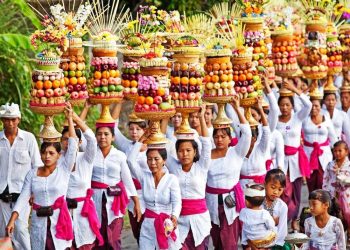 Mengenal “Mapeed” Tradisi Sebagai Ucap Syukur di Bali