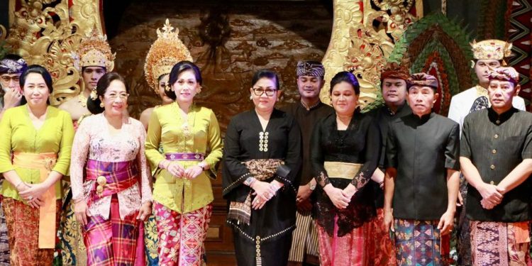Ketua Dekranasda Bali Sambutan Lomba Design & Peragaan Busana PKB