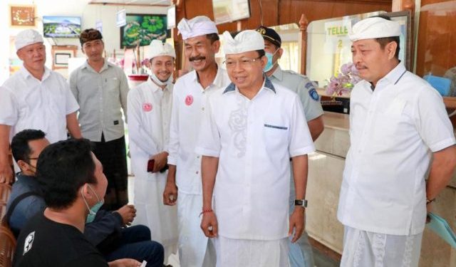 Gubernur Koster Tinjau Inovasi VAST, Samsat Drive Thru, dan Kualitas Mobil Samsat Keliling UPTD Pelayanan Pajak di Jembrana