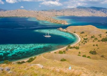 Pulau Gili Lawa Darat di Taman Nasional Komodo Tutup Sementara