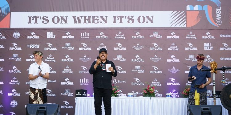 Wagub Bali Cok Ace Apresiasi Penyelenggaraan Kompetisi Selancar International Rip Curl Cup Padang Padang 2022 Untuk Bangkitkan Pariwisata Pasca Pandemi Covid_19