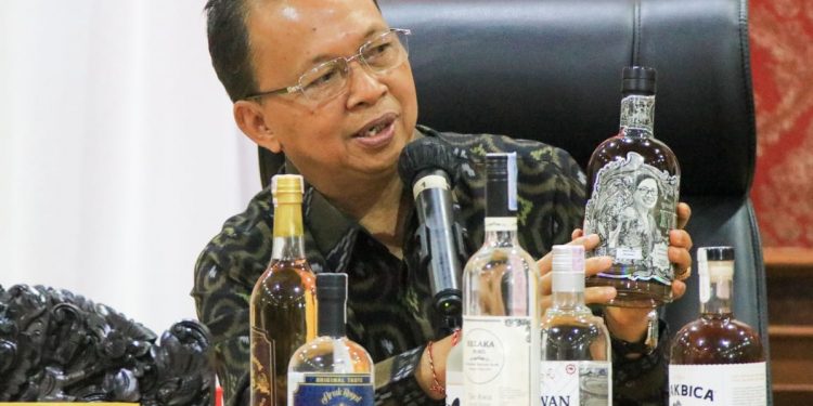 Gubernur  Koster Semangati Stakeholder Arak Bali Gotong Royong Wujudkan Arak Bali sebagai Minuman Ketujuh Spirit Dunia