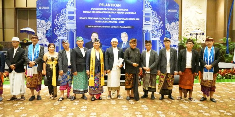 Hadiri Pelantikan Pengurus DPC PERADI Denpasar, Wagub Cok Ace Harapkan Hak Warga Terlindungi