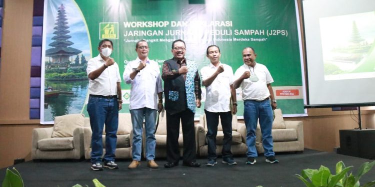 Melalui PERGUB Nomor 47 Tahun 2019, Wagub Cok Ace Harapkan Penanganan dan Pengelolaan Sampah Di Mulai Dari Hulu