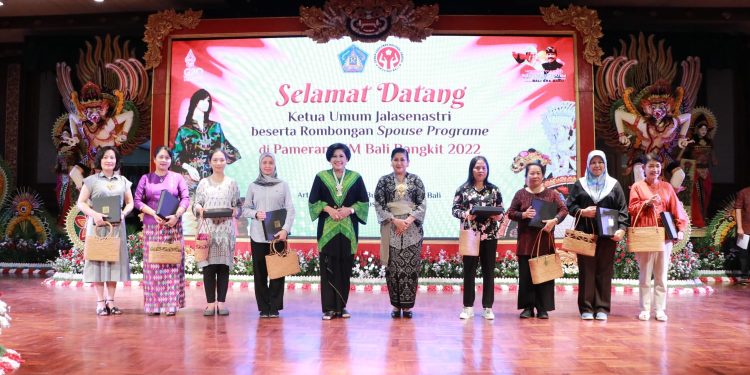 Ketua Dekranasda Terima Kunjungan Ketua Umum Jalasenastri &  Rombongan Spouse Programme