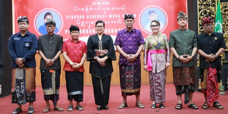 Ketua TP PKK Bali  Hadir Sebagai Narasumber Dalam Seminar “Peranan Generasi Muda Dalam Pembangunan Budaya Bali”