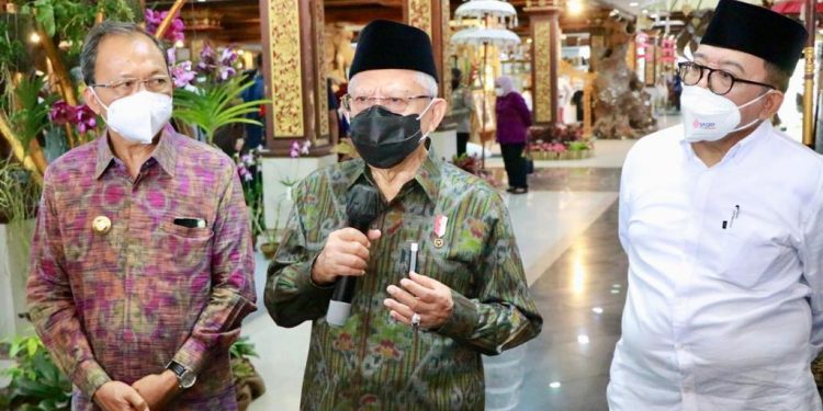 Wapres Ma’ruf Amin Apresiasi Gubernur Koster dan Ny. Putri Koster Telah Inovasikan Produk Kerajinan Tertata Sangat Rapi & Indah di Pameran IKM Bali Bangkit