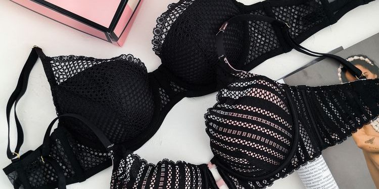 Benarkah Payudara Bisa Cepat Kendur Jika Tidak Pakai Bra?