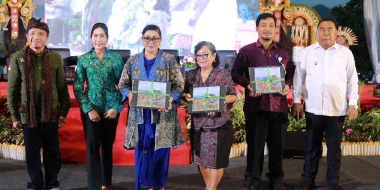 Ketua TP PKK Bali Mengajak Masyarakat Bali Untuk Jaga Kelestarian Lingkungan Dari Perspektif Gender