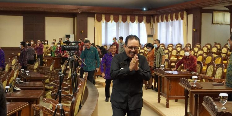 Wagub Cok Ace Hadiri Rapat Paripurna ke-27 Masa Sidang III Tahun 2022 DPRD Provinsi Bali