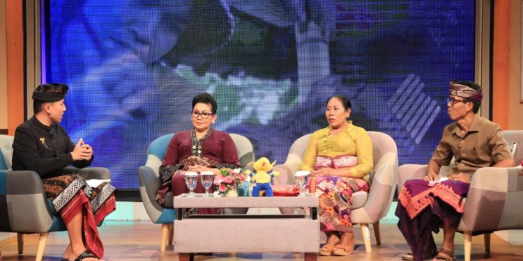 Jadi Pembicara Di Acara “AKU BALI”, Ketua Dekranasda Bali komitmen Lestarikan Kain Tenun Bali