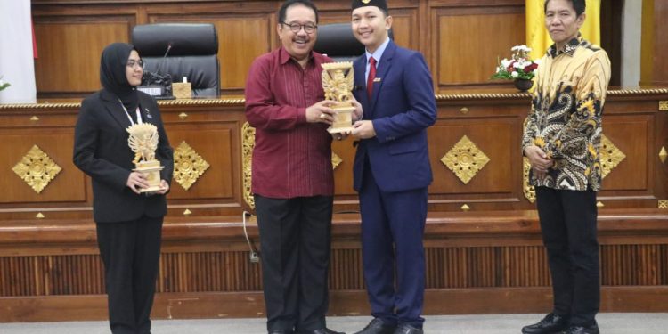 Wagub Cok Ace Terima Kunjungan Singapore Indonesia Youth Leaders Exchange Program