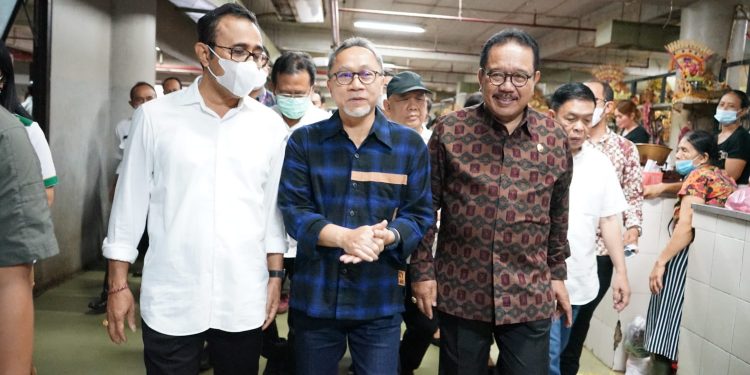 Wagub Cok Ace Dampingi Kunjungan Menteri Perdagangan RI ke Pasar Badung