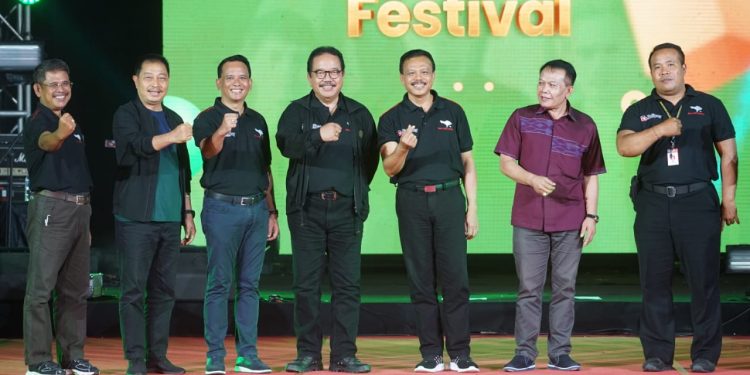 Hadiri Gong Bali Dwipa Festival Bank BPD Bali, Wagub Cok Ace Ajak Warga Bali Cintai, Pahami dan Bangga Rupiah