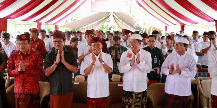 Gubernur Koster Ajak BKS LPD Perkuat Fungsi Keuangan di Desa Adat Berbasis Kearifan Lokal