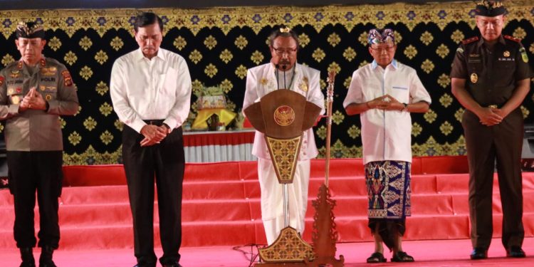 Menko Marves Dan Gubernur Koster Bersama 150 Ribu Masyarakat Bali Secara Serentak Doakan Ktt G20 Berjalan Sukses