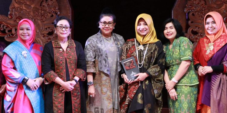 Ketua Dekranasda Bali Secara Resmi Buka Pameran IKM Bali Bangkit Tahap IX Tahun 2022