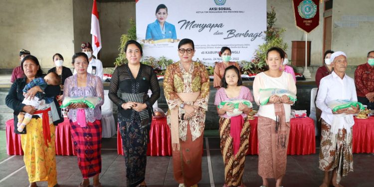 Ketua TP PKK Bali Gelar Aksi Sosial “Menyapa dan Berbagi” di Kabupaten Bangli