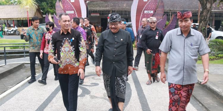 Minimalisir Permasalahan Administrasi & Tindak Pidana Korupsi; Dudukan Desa Adat Perlu Mendapat Perhatian Serius