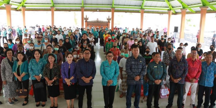 Ketua TP PKK Bali Gelar Aksi Sosial “Menyapa dan Berbagi “ di Kota Denpasar