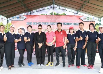 Ny. Putri Koster  Buka Senam ‘Nangun Sat Kerthi Loka Bali ‘ Serangkaian HUT ke-77 PGRI