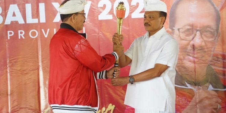 Sekda Dewa Indra Resmikan Pelepasan Kirab Api PORPROV Bali XV/2022