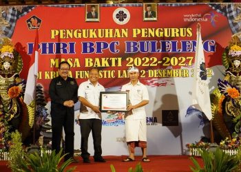 Wagub Cok Ace Lantik Pengurus PHRI BPC Buleleng Masa Bhakti 2022-2027