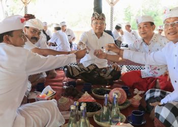 Gubernur Koster Lakukan ‘Toast’ Arak Bali Sebagai Wujud Rasa Syukur