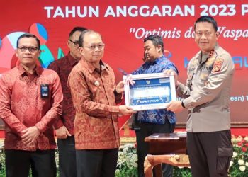 Gubernur Koster Serahkan DIPA dan TKD Provinsi Bali Tahun Anggaran 2023